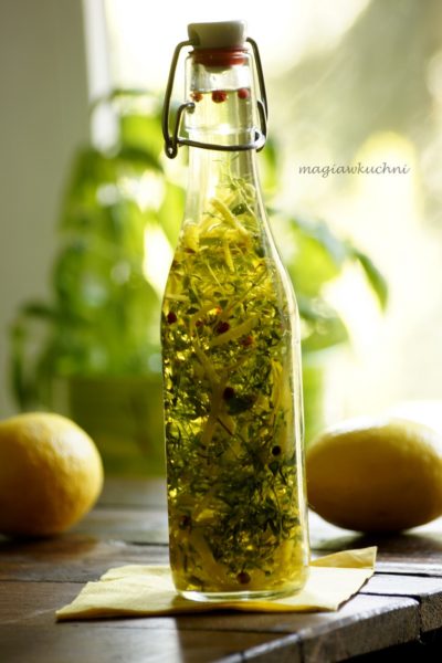Domowa oliwa z tymiankiem i cytryną