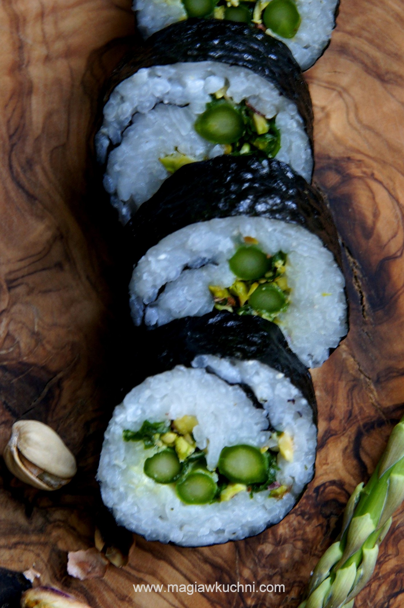Wegańskie sushi ze szparagami