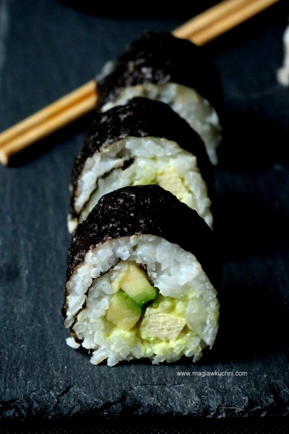 Domowe sushi z avokado