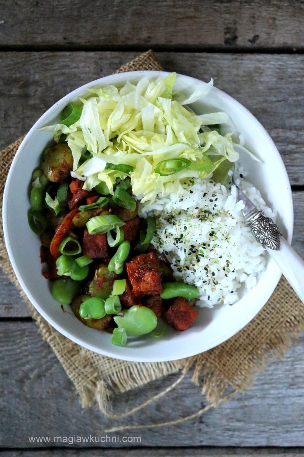 Tofu po koreańsku z bobem