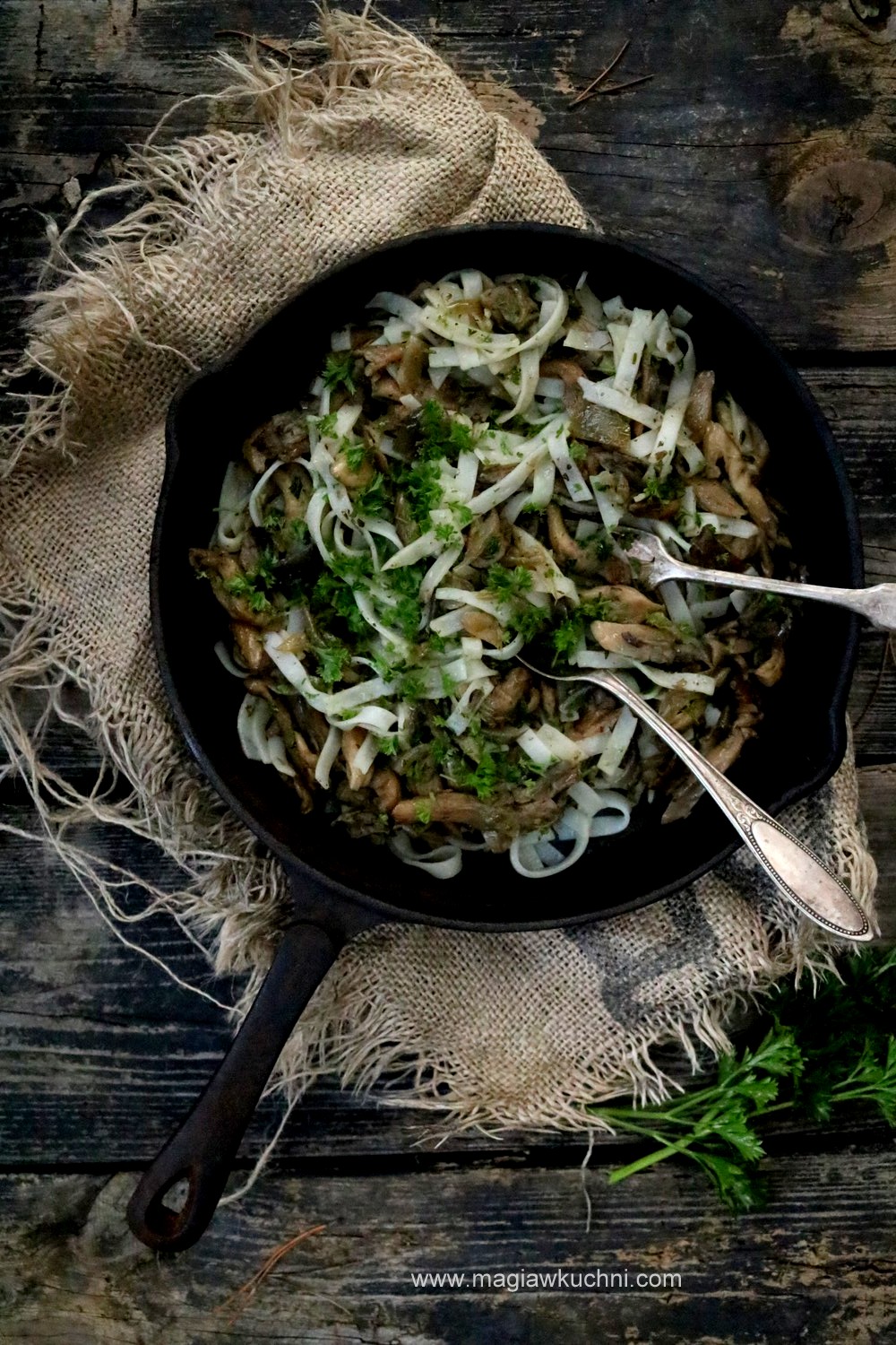 Makaron ryżowy z grzybami